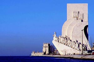 Lisbon: Private Tagus River Cruise with Drinks