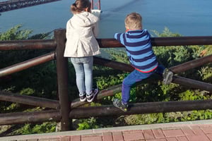 Private Tuk Tuk Tour Christ the King & Abril Bridge