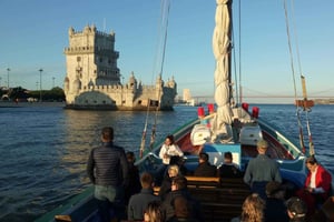 River Tagus Sightseeing Cruise in Traditional Vessel