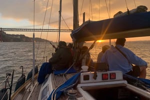Sailboat Sunset Tour with a Drink
