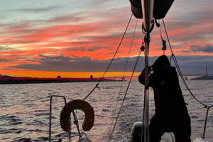 Sailboat Tour w/ Local Guide and Open Bar Green Wine