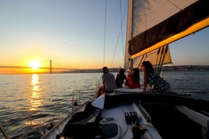 Sailing Tour with Wine and Snacks