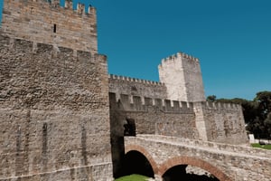 São Jorge Castle Guided Tour with Entry Ticket