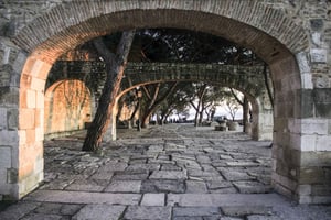 Sao Jorge Castle Skip-the-Line Ticket with Guide