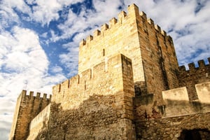 Sao Jorge Castle Skip-the-Line Ticket with Guide