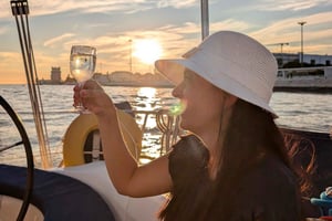 Scenic Day & Sunset Boat Tour with a Drink