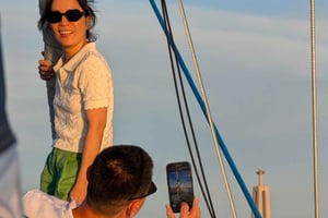 Scenic Day & Sunset Boat Tour with a Drink