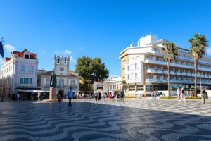 Sintra, Pena Palace & Wine Tasting Small-Group Tour