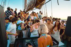 Sunset Boat Party Cruise with Music & Drinks