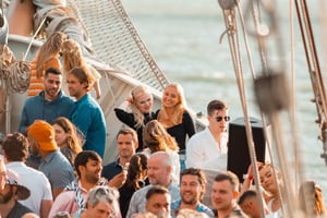 Sunset Boat Party Cruise with Music & Drinks