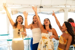 Sunset Boat Tour with Music and Drinks