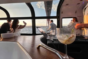 Lisbon Sunset DJ Party – Luxury Boat, Pizza & Open Bar