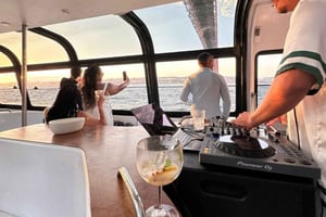 Lisbon Sunset DJ Party – Luxury Boat, Pizza & Open Bar