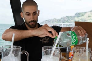 Lisbon Sunset DJ Party – Luxury Boat, Pizza & Open Bar