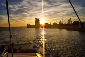 Sunset Cruise With Drinks on Spacious Yacht