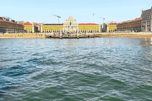 Tagus River Sailboat City Cruise