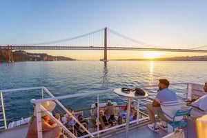Tagus River Sunset Tour with Snacks and Drink