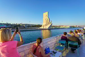 Tagus River Sunset Tour with Snacks and Drink