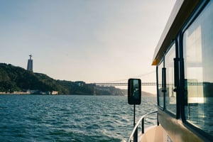 Tagus River Yellow Boat Cruise