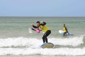 The Surf Instructor - surf lessons with transfer