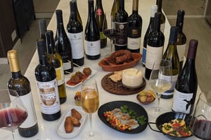 Lisbon Wine and Tapas. 5 Portgueses wines paired with snacks