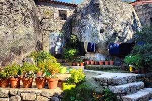 Monsanto (TV Game of Thrones): Private Day Tour from Lisbon