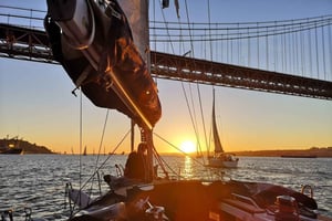 Private Romantic cruise with sparkling wine- 2-Hour- Lisbon