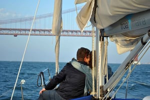 Private Romantic cruise with sparkling wine- 2-Hour- Lisbon