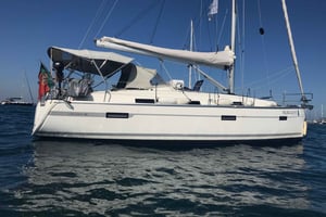 Private Romantic cruise with sparkling wine- 2-Hour- Lisbon