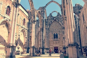 Visit the centre of Lisbon. Small group. Follow the guide..