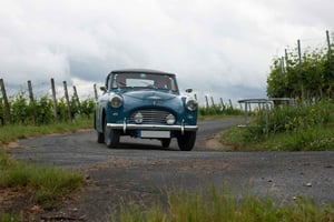 De Lisboa: carro vintage + prova de vinhos + recolha