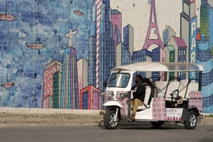 Lisboa: Tour de Tuk Tuk de Arte de Rua de 3 horas