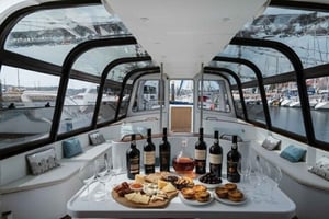 Giro in barca a Lisbona con degustazione di vini e cibi tradizionali