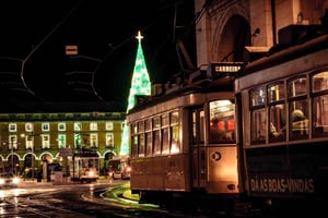 Lissabon om aftenen: Fotovandring med julelys
