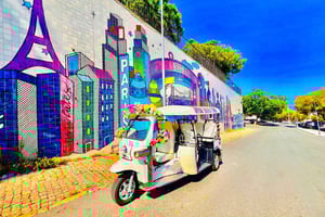 Lisbon: Private Tuk Tuk Tour with Polaroid Photos