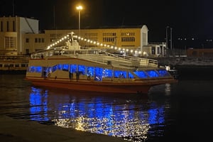 Lisboa: Nochevieja en barco VIP con cena de gala, DJ y barra libre prémium