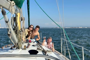 Lisbonne : Tour en bateau privé de la ville avec option coucher de soleil