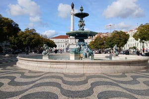 Lisbon: Private Rainy Day Sightseeing Tour by Car