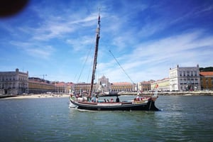 Lissabon: Tagus-joen kiertoajelu perinteisellä aluksella.