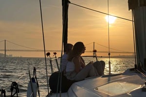 Lisbon: Romantic Sunset Cruise With Wine & Portuguese Tapas