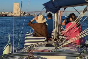 Lisboa: Dia panorâmico e passeio de barco ao pôr do sol com uma bebida