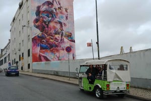 Arte urbano en Lisboa en tuk tuk: descubrimiento de grafitis y murales