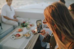 Экскурсия на лодке по Лиссабону на закате с местными закусками и напитками