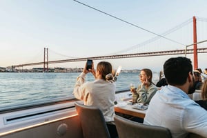 Lisboa: Crucero por el Tajo al Atardecer con Bebida de Bienvenida