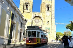 Lisbon: Tuk-Tuk Sightseeing Tour