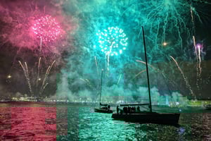 Uudenvuoden purjehdus Lissabonissa ilotulituksella