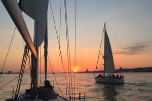 Private Romantic cruise with sparkling wine- 2-Hour- Lisbon