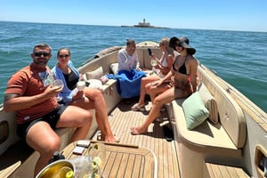 Relax on a Comfortable Boat At Sunset: Open Bar and Pizza