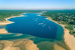 Excursion à Sesimbra et au parc national d'Arrábida avec dégustation de 5 vins