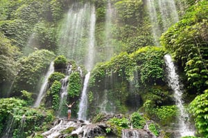 Lombok: Excursión a las cascadas de Benang Stokel y Kelambu y puesta de sol en la playa
